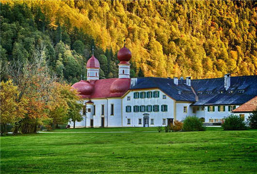 去<a style='color:#268bd1;cursor:pointer;' href='/whly.html'>德國旅游</a>都需要什么東西,多嗎? 去德國旅游都需要什么東西,多嗎?